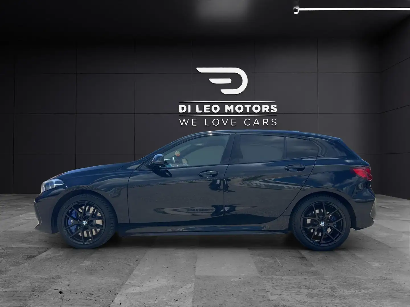 BMW 120 120d xdrive Msport auto Zwart - 2