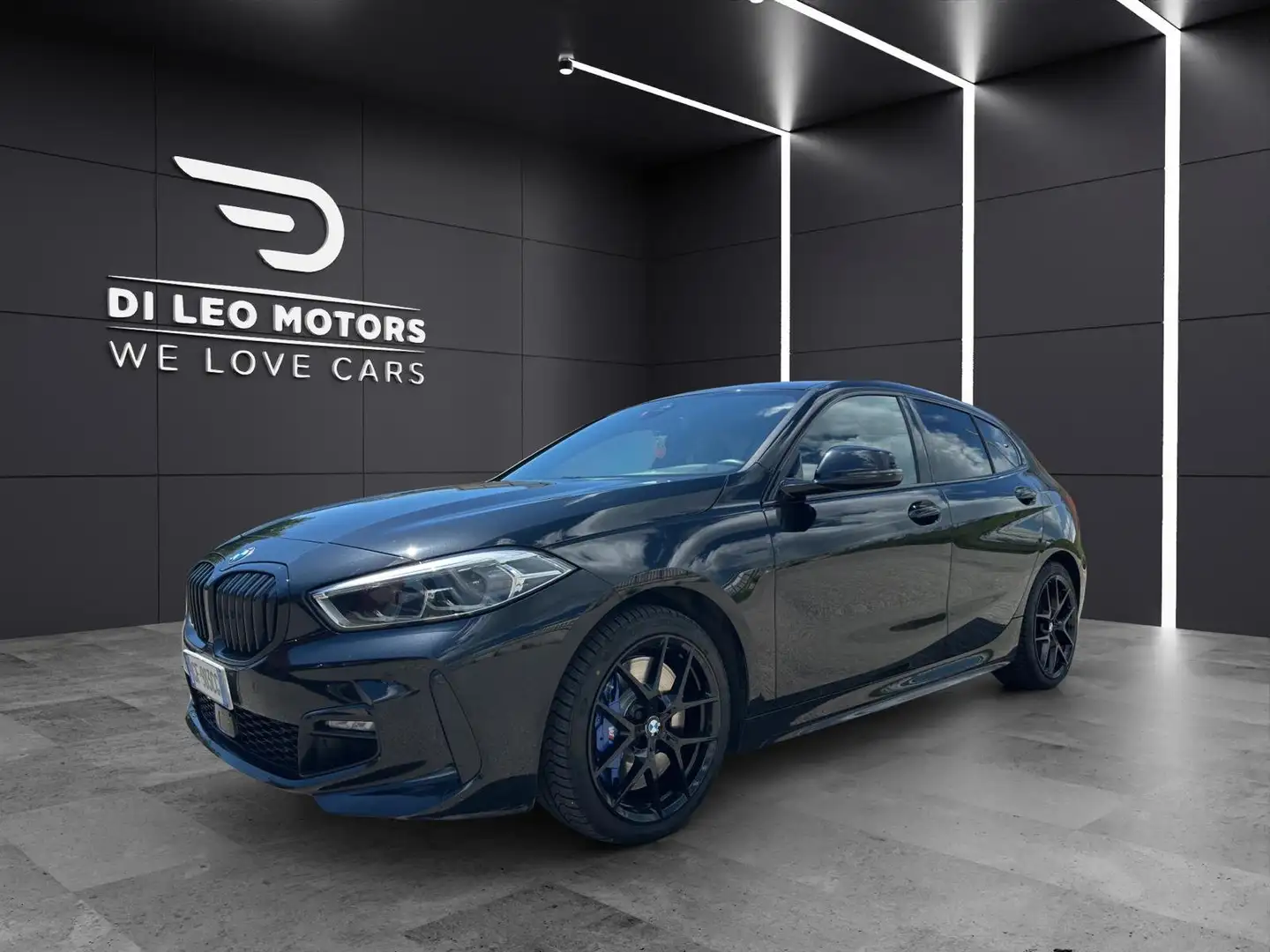 BMW 120 120d xdrive Msport auto Zwart - 1