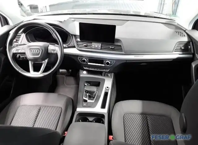 Audi Q5 view 7