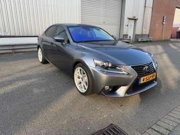 IS 300 300h Luxury Line