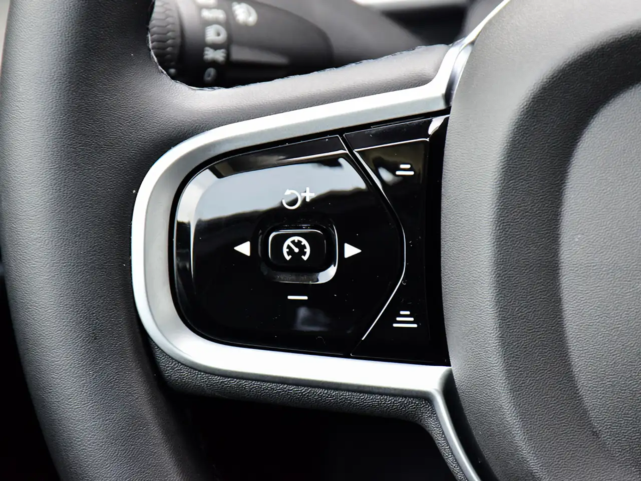 Volvo XC60 снимка Volvo XC60