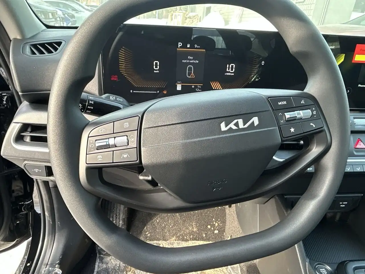 Kia K4 снимка Kia K4
