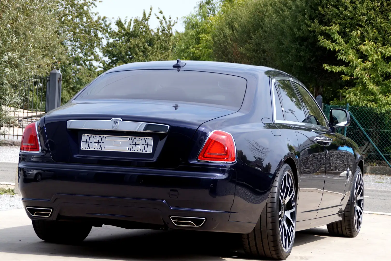 Rolls-Royce Ghost 6.6i V12 Bi-Turbo_ MANSORY Violett - 1