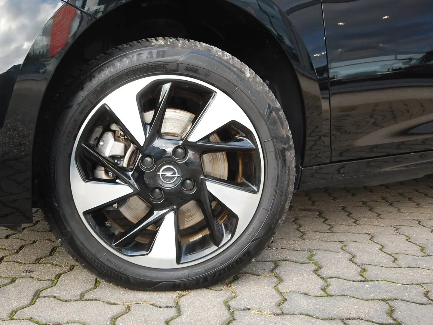 Opel Corsa-e Elegance + LED + Lenkrad- / Sitzheizung + KAMERA Black - 2
