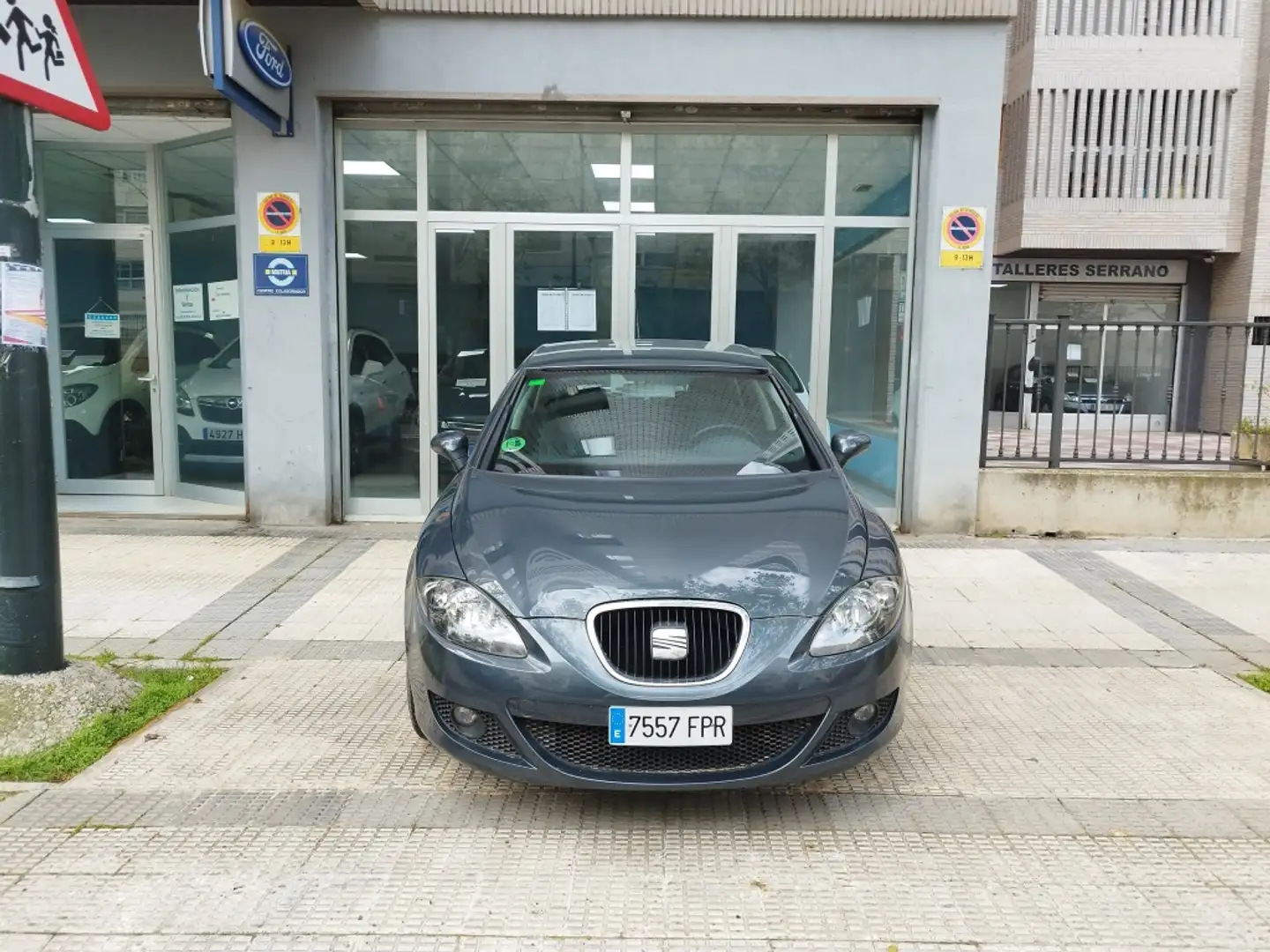 SEAT Leon 1.6 Reference Grau - 2