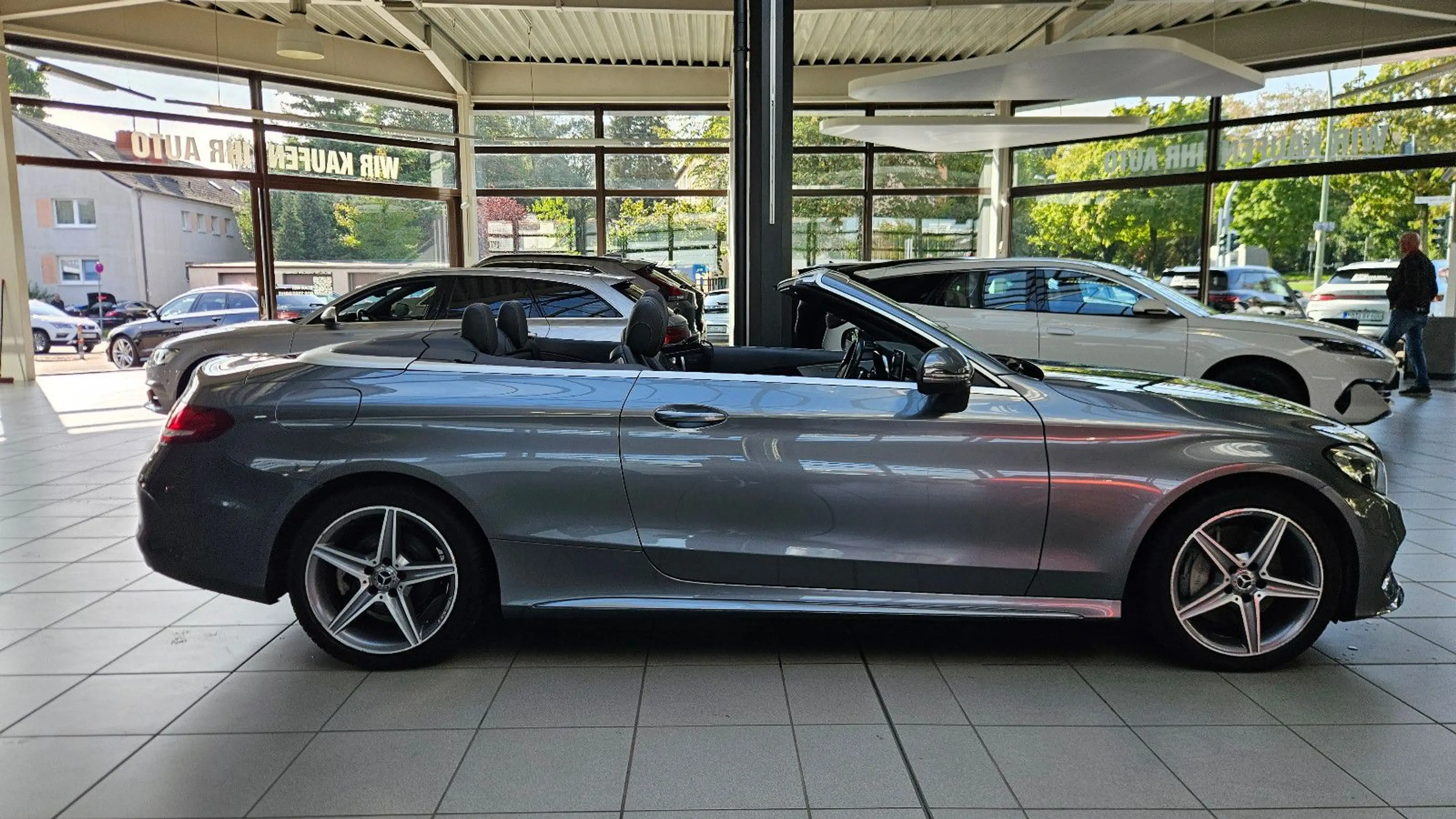 Mercedes-Benz C 250 C Cabrio *AMG Line*Airscarf*AHK*SHZ* — photo 14
