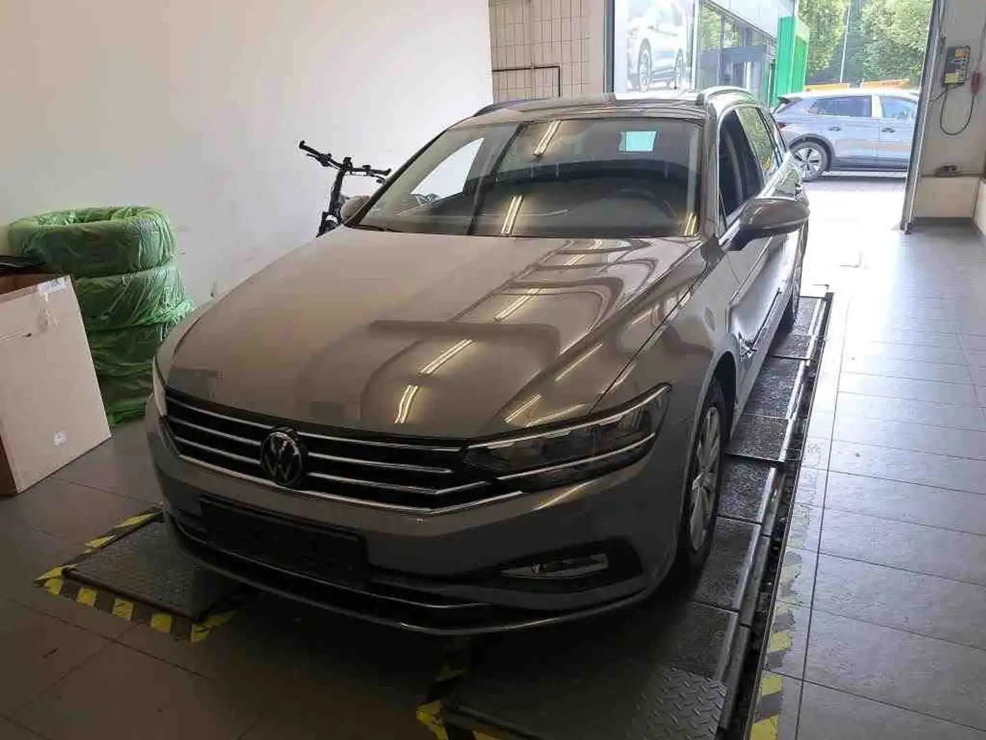 Volkswagen Passat Variant 2.0 TDI DSG BUSINESS *AHK *LED *RKAM *ACC * Grau - 2