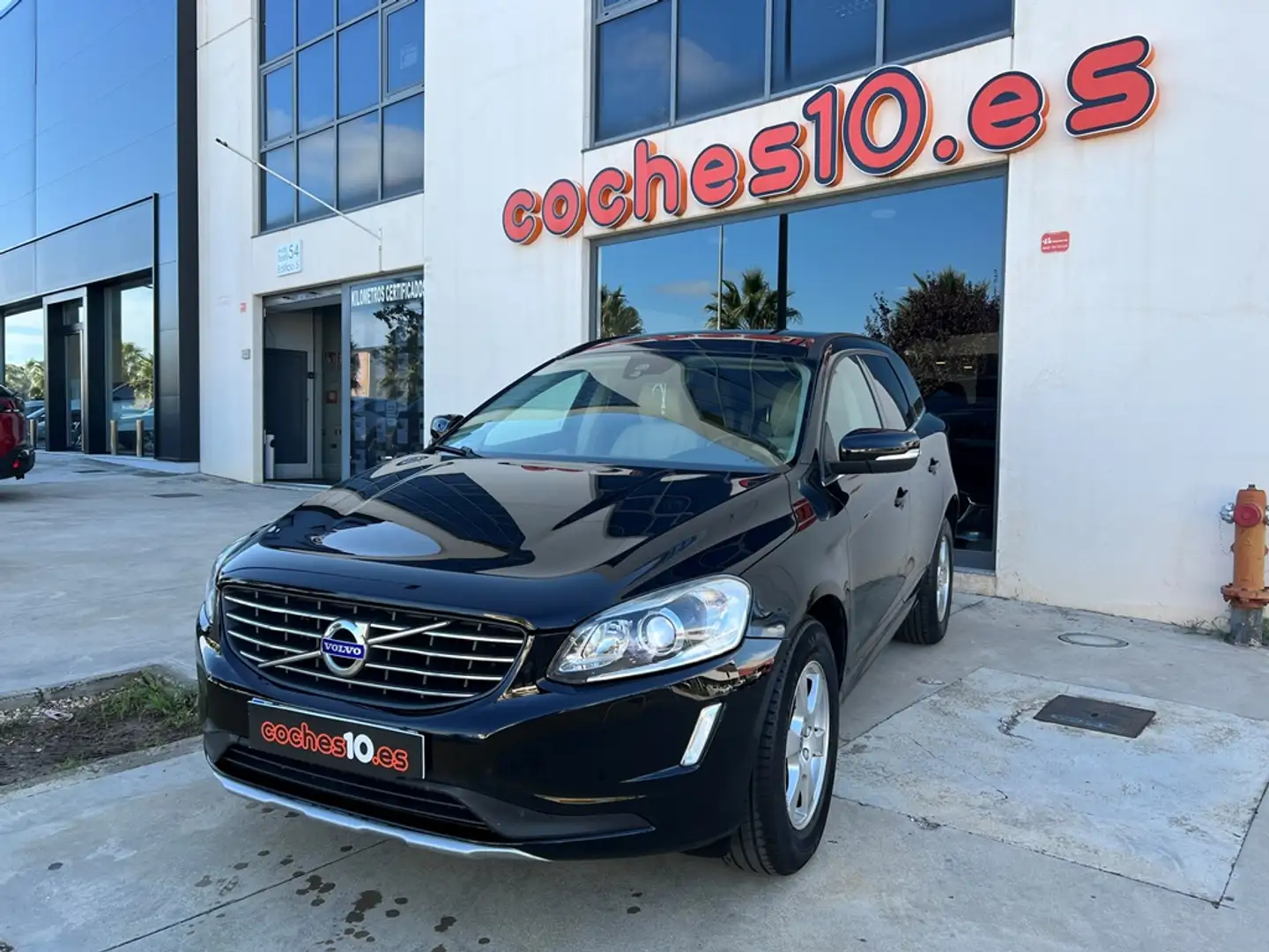 Volvo XC60 D4 Momentum Aut. 190 Noir - 1