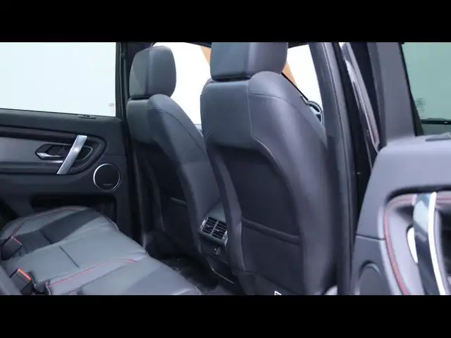 Land Rover Discovery Sport view 13