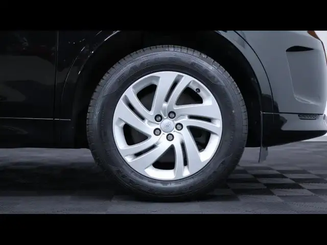 Land Rover Discovery Sport view 10
