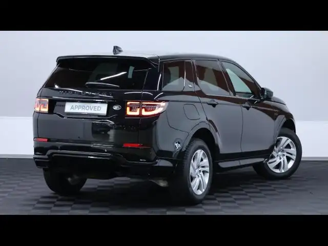 Land Rover Discovery Sport view 5