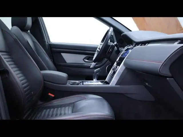 Land Rover Discovery Sport view 11