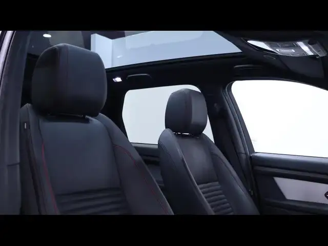 Land Rover Discovery Sport view 12