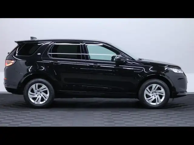 Land Rover Discovery Sport view 4