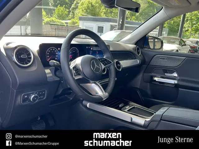 Mercedes-Benz GLB view 9