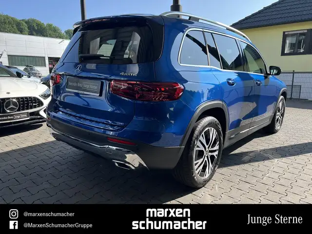 Mercedes-Benz GLB view 4