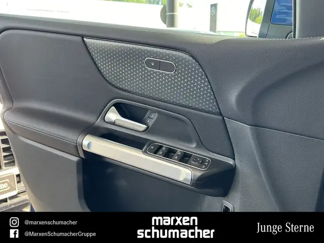 Mercedes-Benz GLB view 8