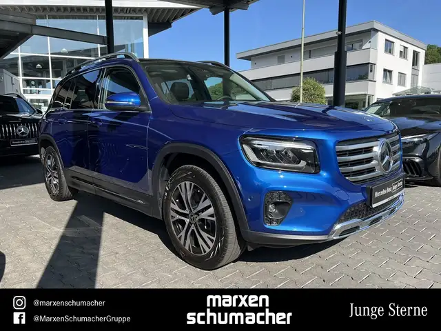 Mercedes-Benz GLB view 3