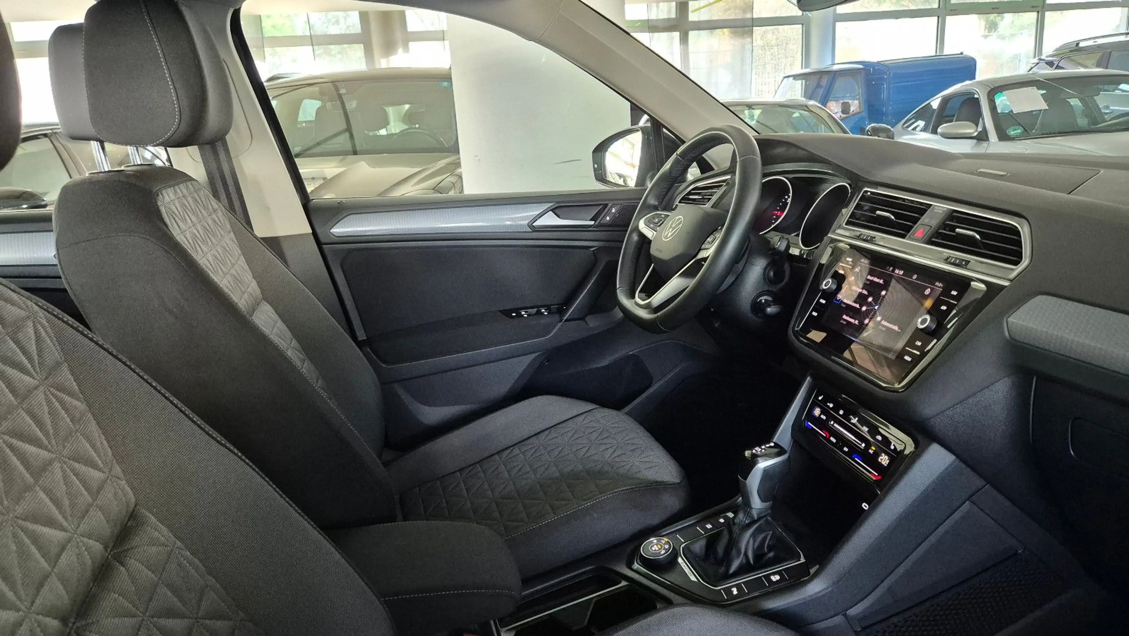 Volkswagen Tiguan Life4Motion/8xAlu/ACC/AHK/DAB/LED/RFK/Nav — photo 14