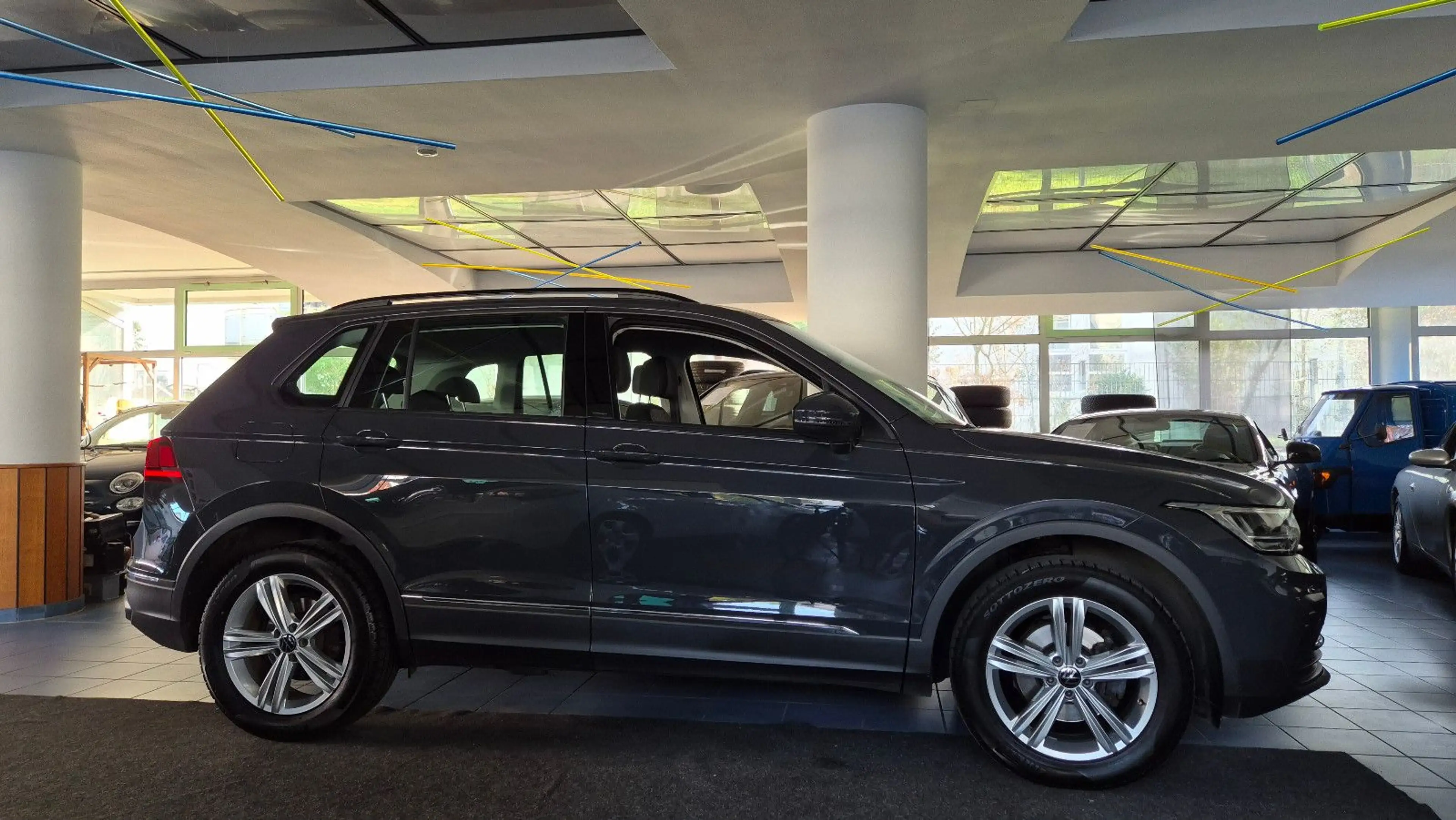 Volkswagen Tiguan Life4Motion/8xAlu/ACC/AHK/DAB/LED/RFK/Nav — photo 5