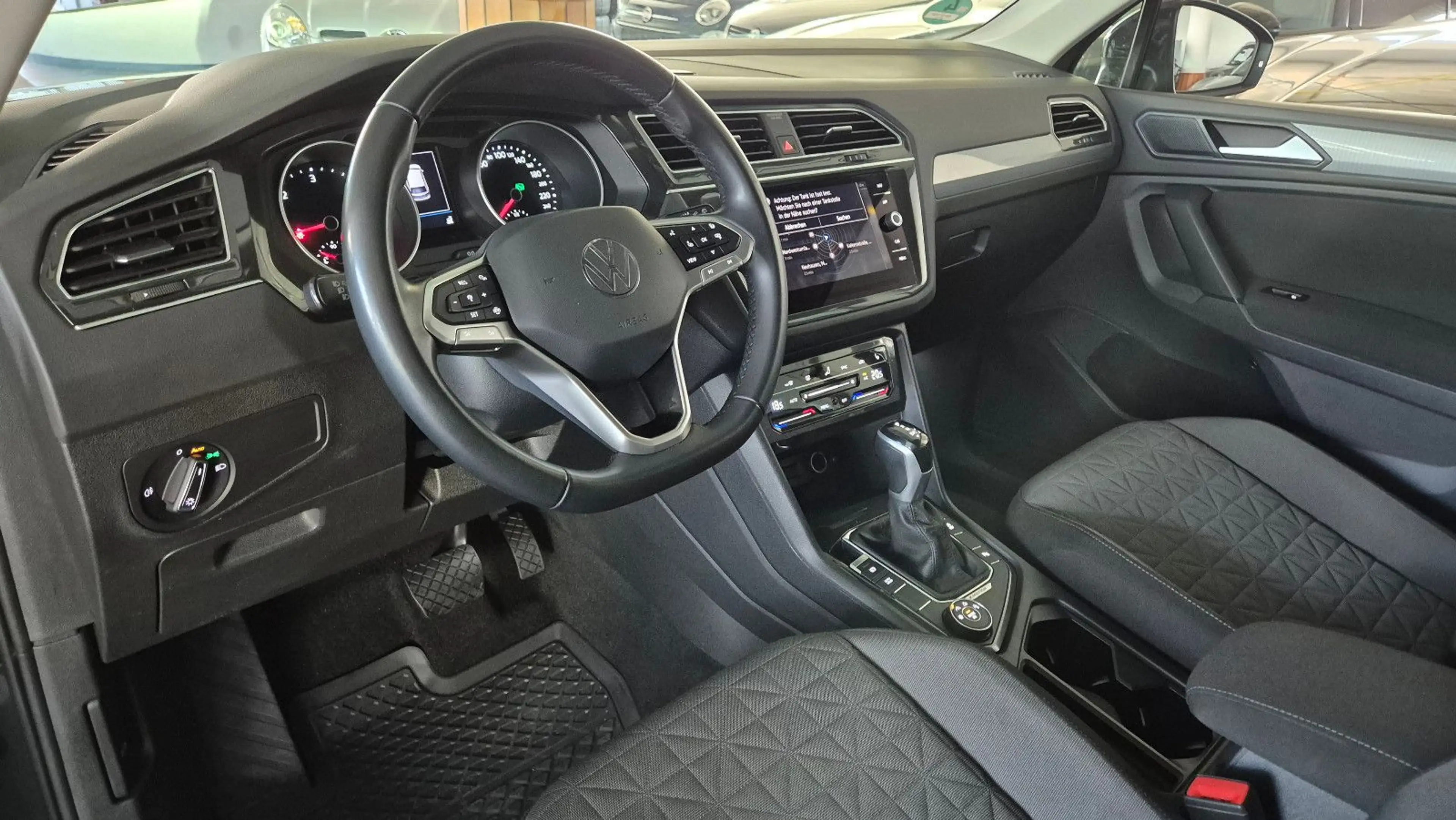 Volkswagen Tiguan Life4Motion/8xAlu/ACC/AHK/DAB/LED/RFK/Nav — photo 11