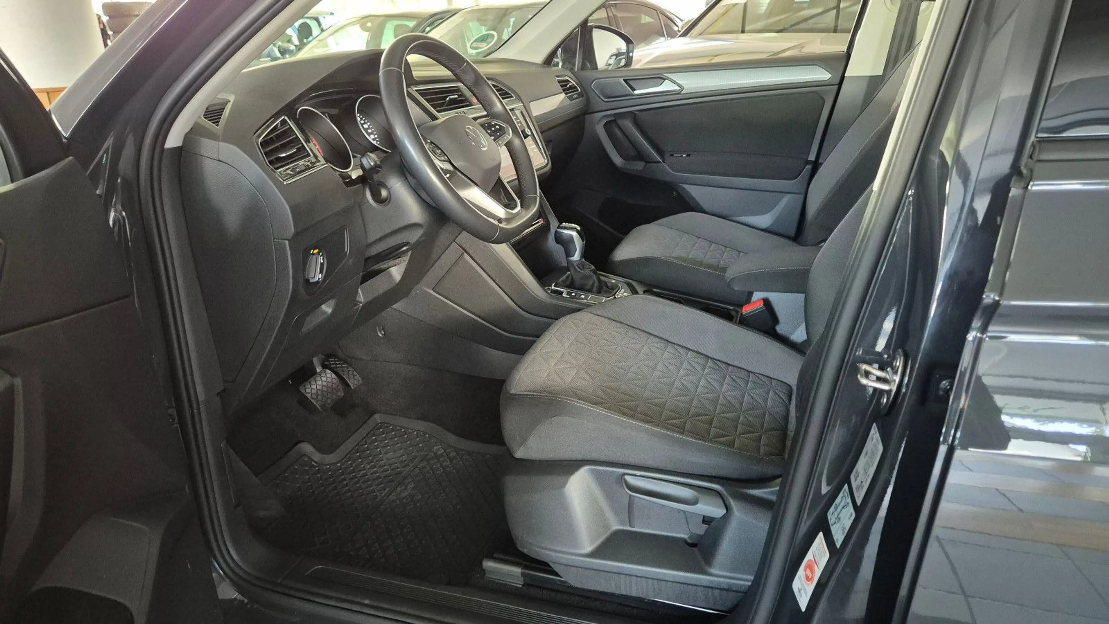 Volkswagen Tiguan Life4Motion/8xAlu/ACC/AHK/DAB/LED/RFK/Nav — photo 10