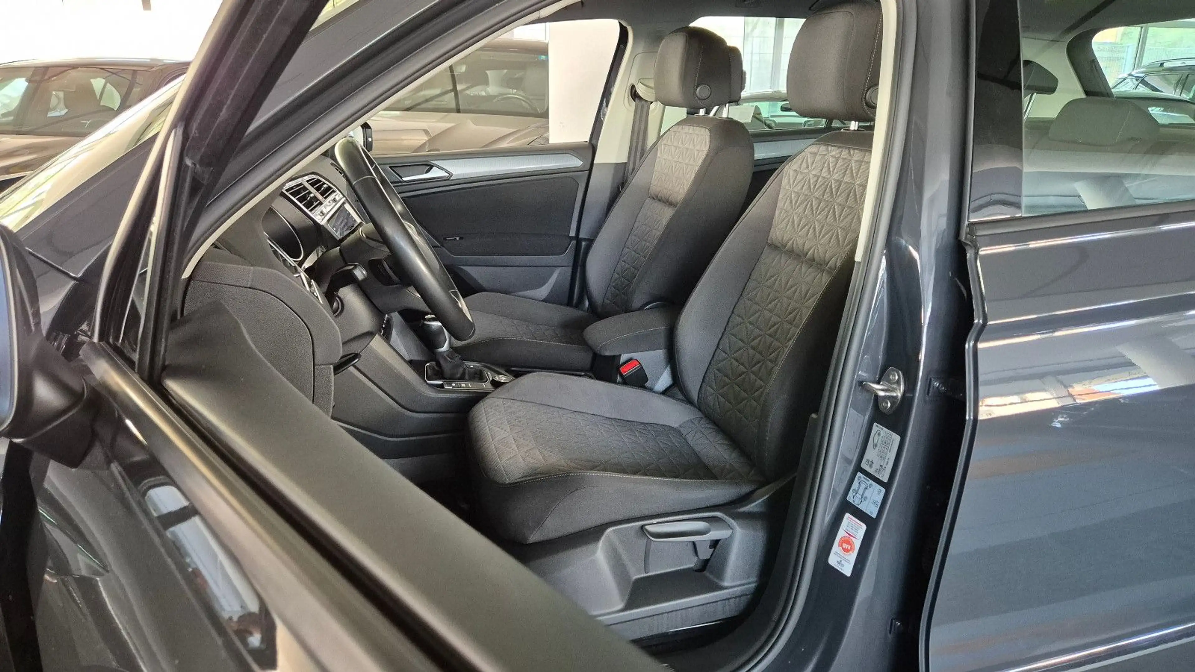 Volkswagen Tiguan Life4Motion/8xAlu/ACC/AHK/DAB/LED/RFK/Nav — photo 12