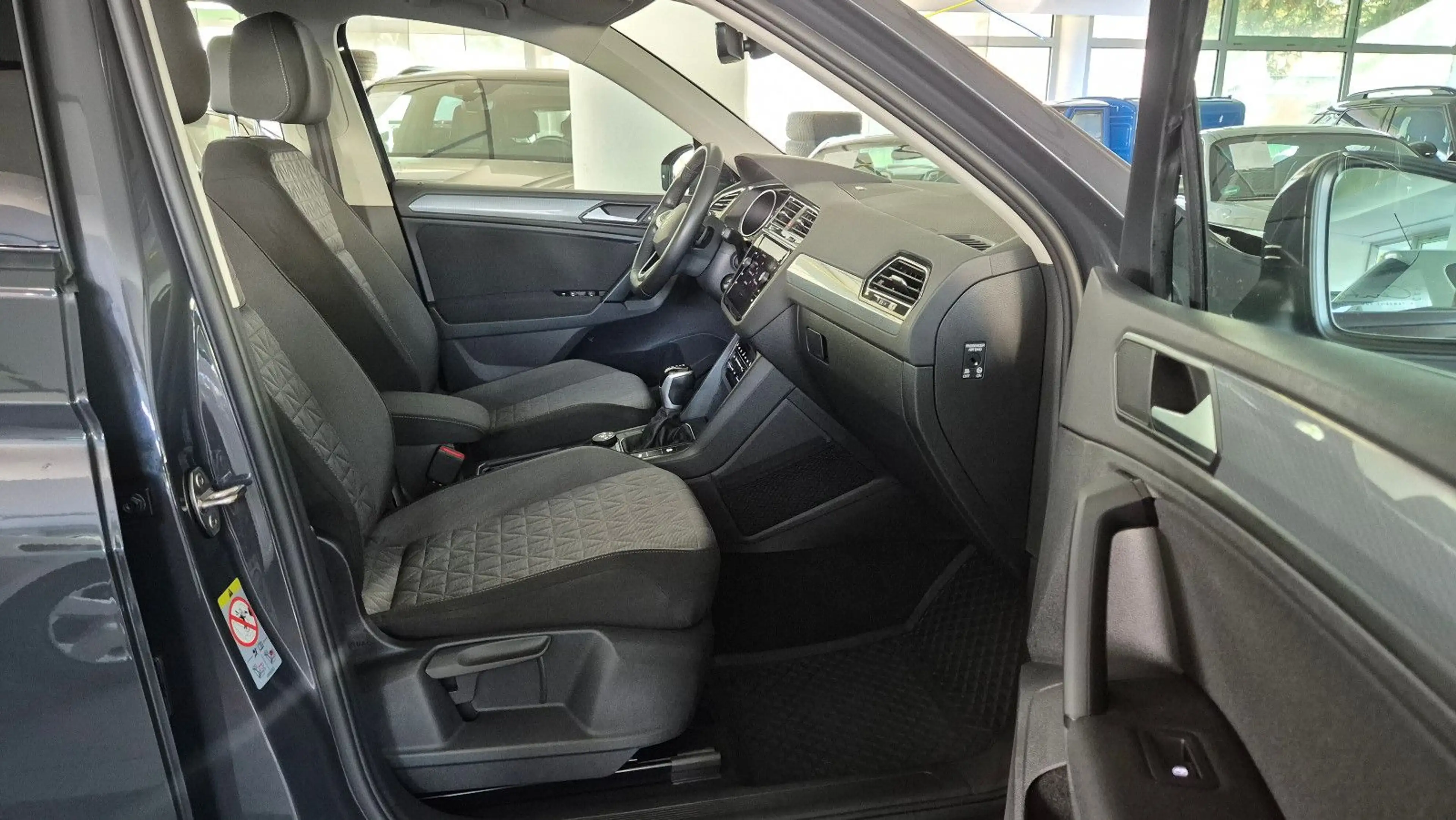 Volkswagen Tiguan Life4Motion/8xAlu/ACC/AHK/DAB/LED/RFK/Nav — photo 13