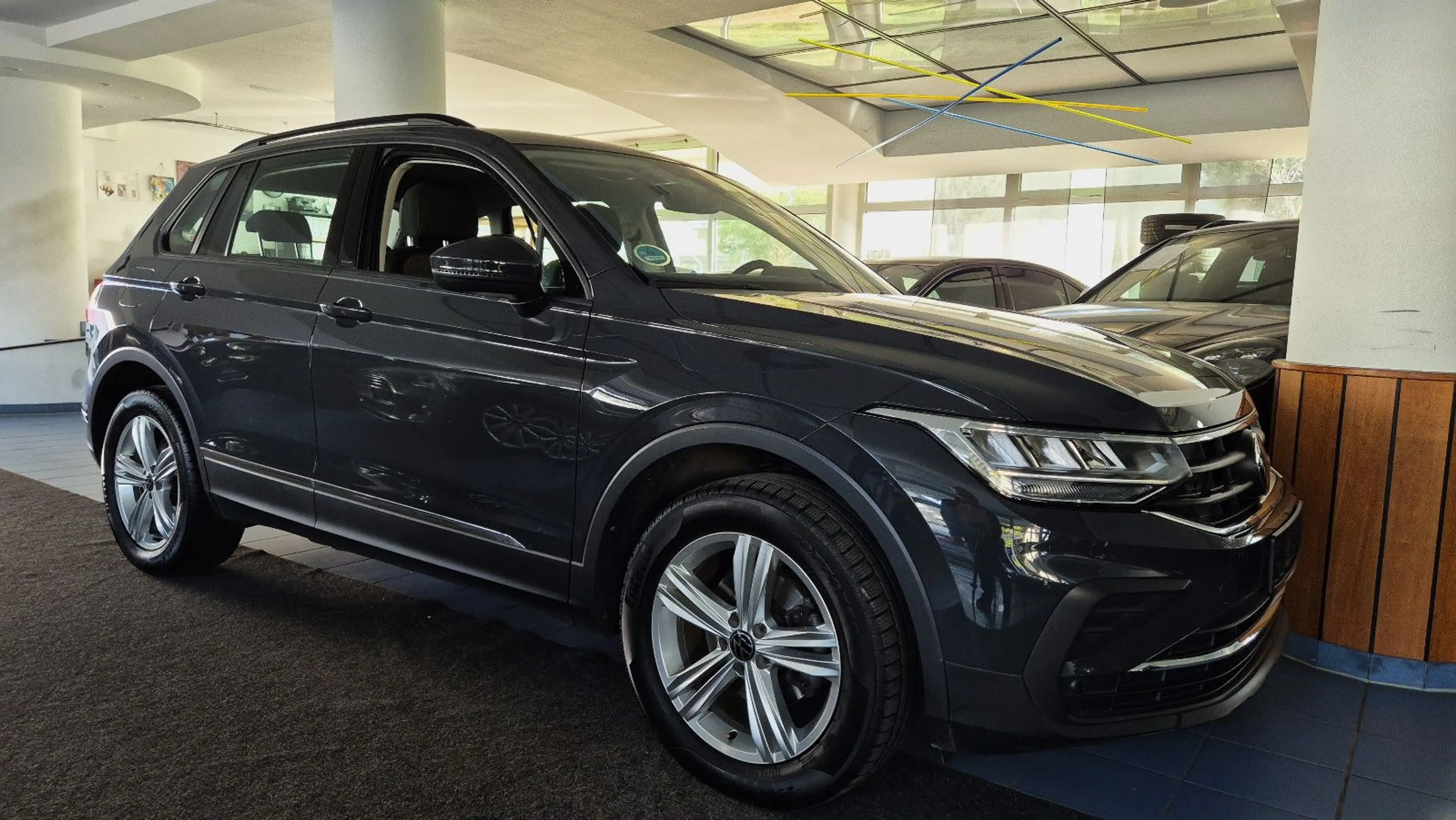 Volkswagen Tiguan Life4Motion/8xAlu/ACC/AHK/DAB/LED/RFK/Nav — photo 4