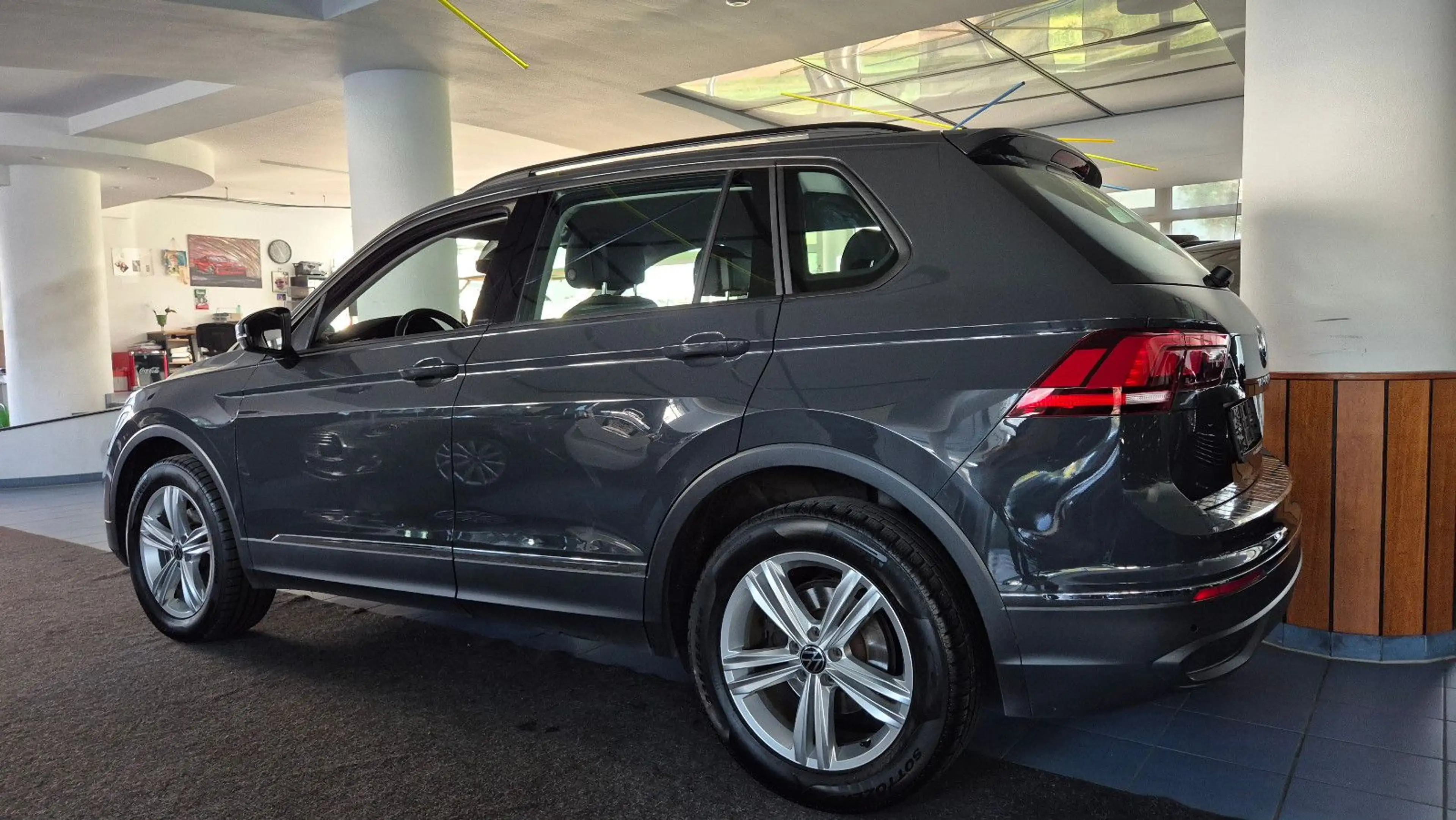 Volkswagen Tiguan Life4Motion/8xAlu/ACC/AHK/DAB/LED/RFK/Nav — photo 8