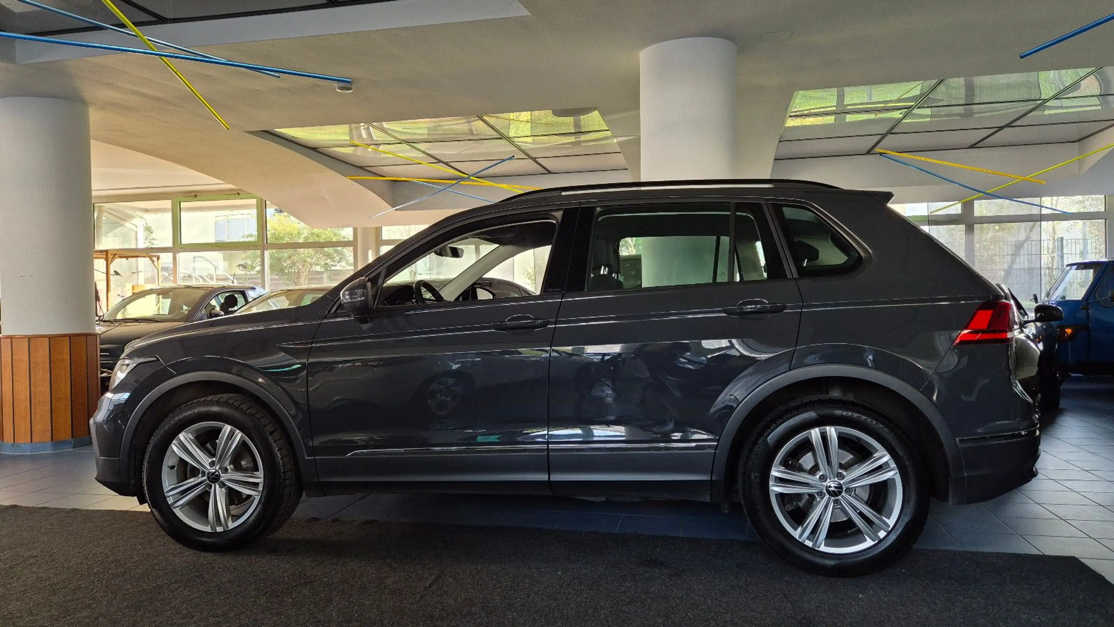 Volkswagen Tiguan Life4Motion/8xAlu/ACC/AHK/DAB/LED/RFK/Nav — photo 9