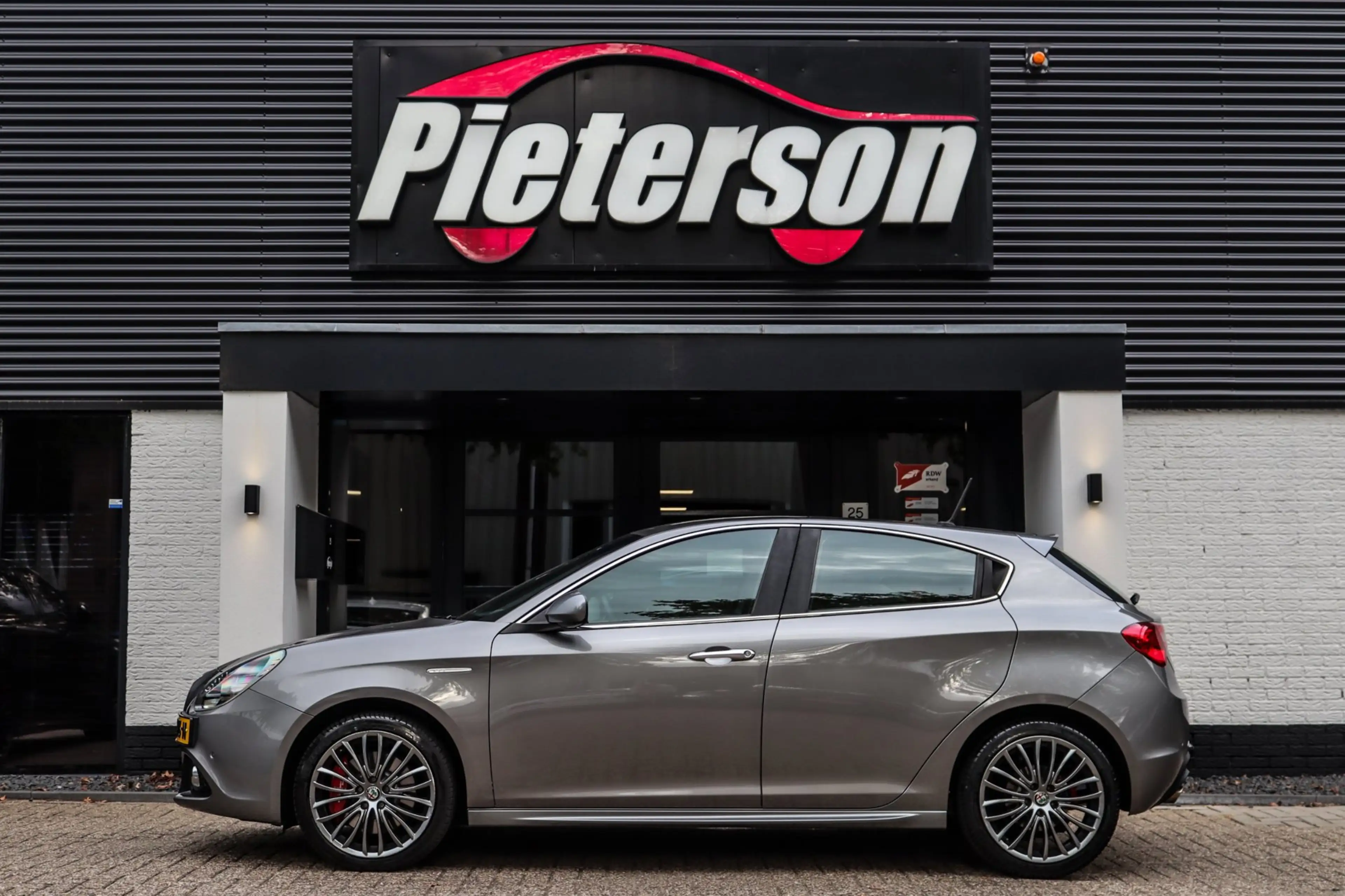 Alfa Romeo Giulietta 1.4 Turbo MultiAir Super NAP DEALER OH — photo 9