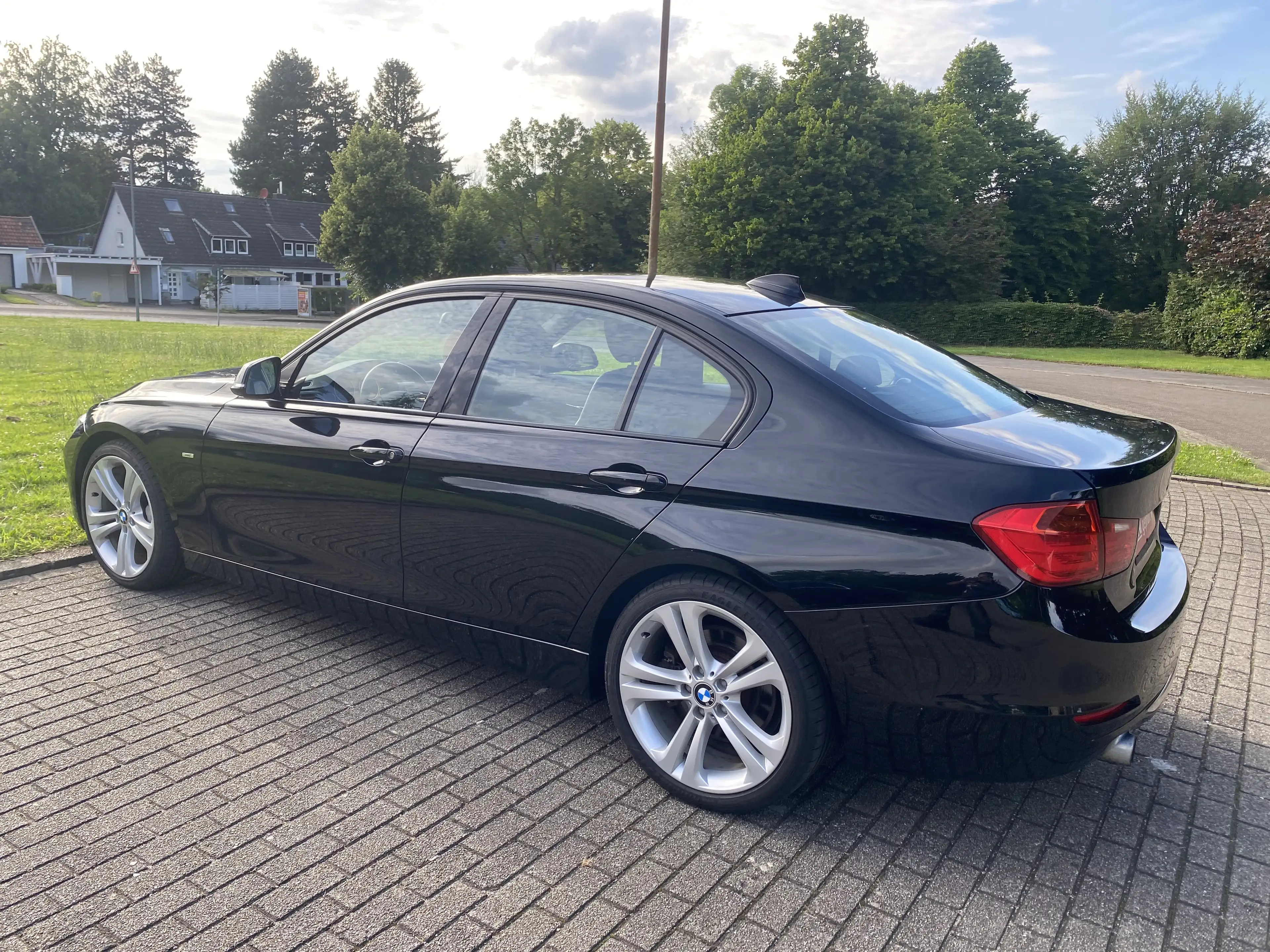 BMW 335 335i AUTOMATIK. LUXURY .BI-XENON. HEAD-UP. VOLLLEDER. NAVIGATION. PDC. GERMAN/ DEUTSCHES CAR — photo 6