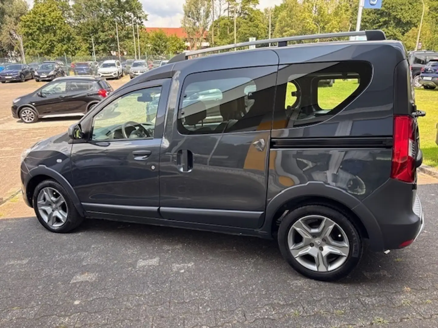 Dacia Dokker VP Stepway TCe 130 GPF Gris - 2
