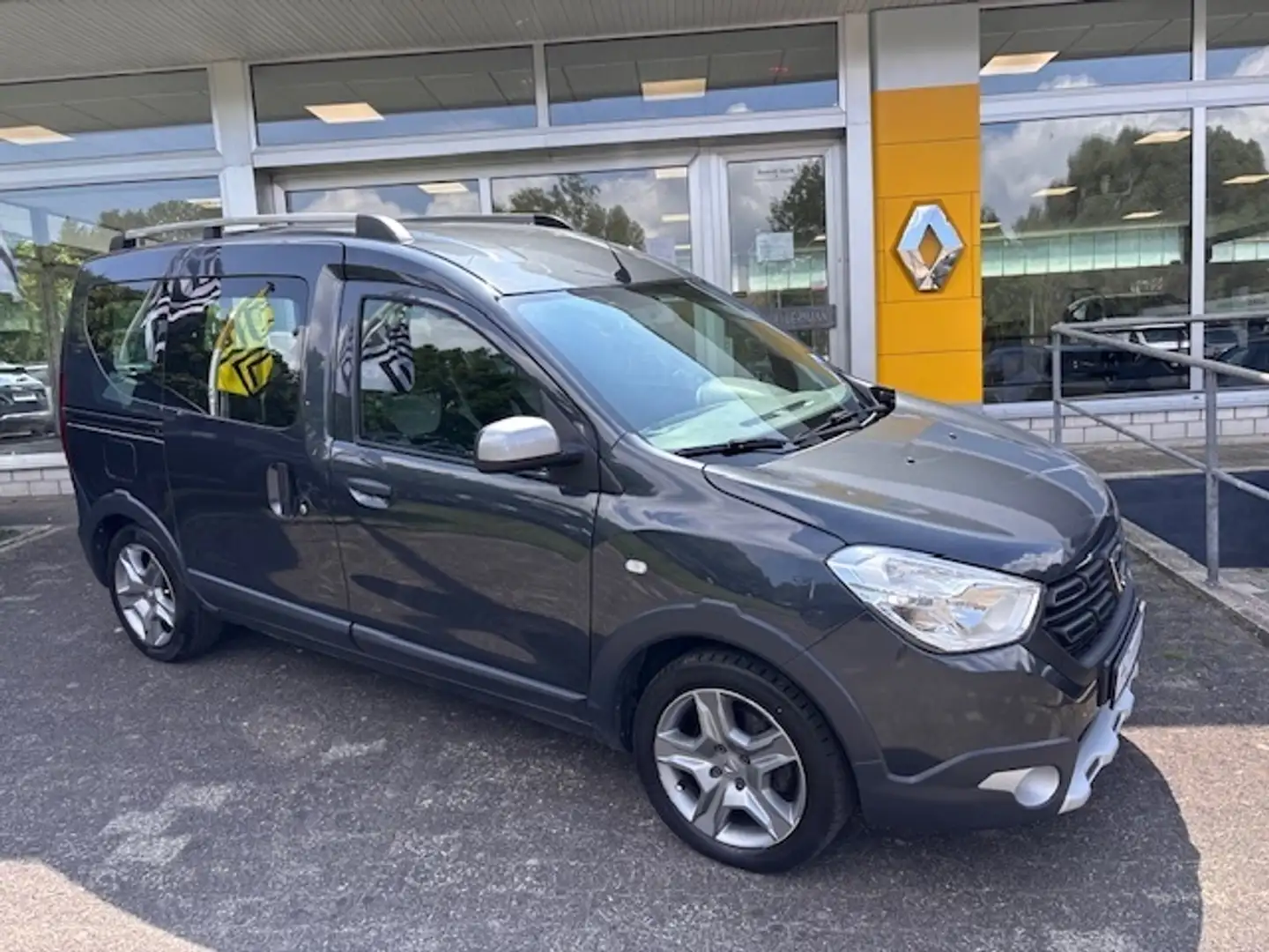 Dacia Dokker VP Stepway TCe 130 GPF Gris - 1