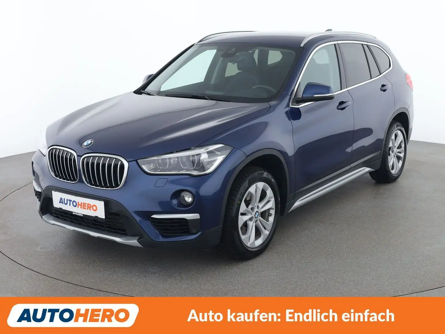 BMW X1 xDrive 20i xLine Blau - 1