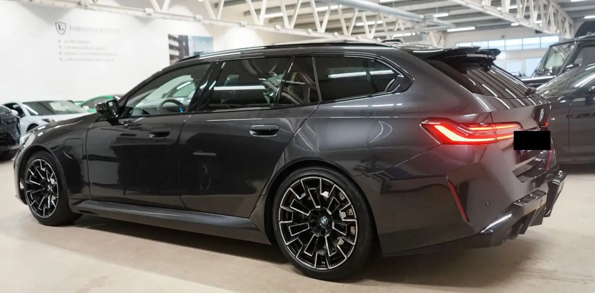 BMW M5 Touring *727HP*Panorama *AHK* B&W Grau - 2