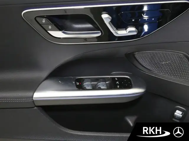 Mercedes-Benz C-Class view 13
