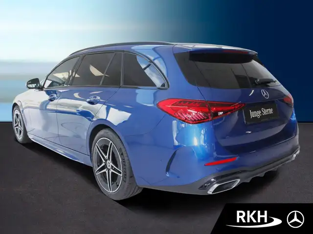 Mercedes-Benz C-Class view 4