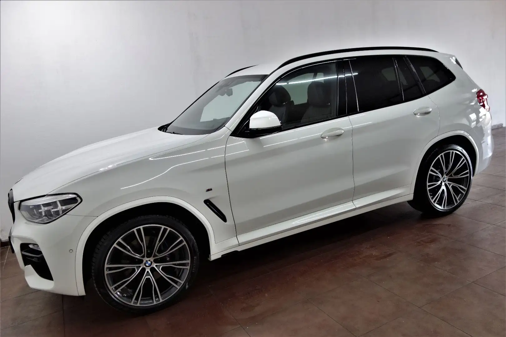 BMW X3 M d M-Sportpaket LED/21-Zoll/HUD/360°/LiveC Weiß - 2