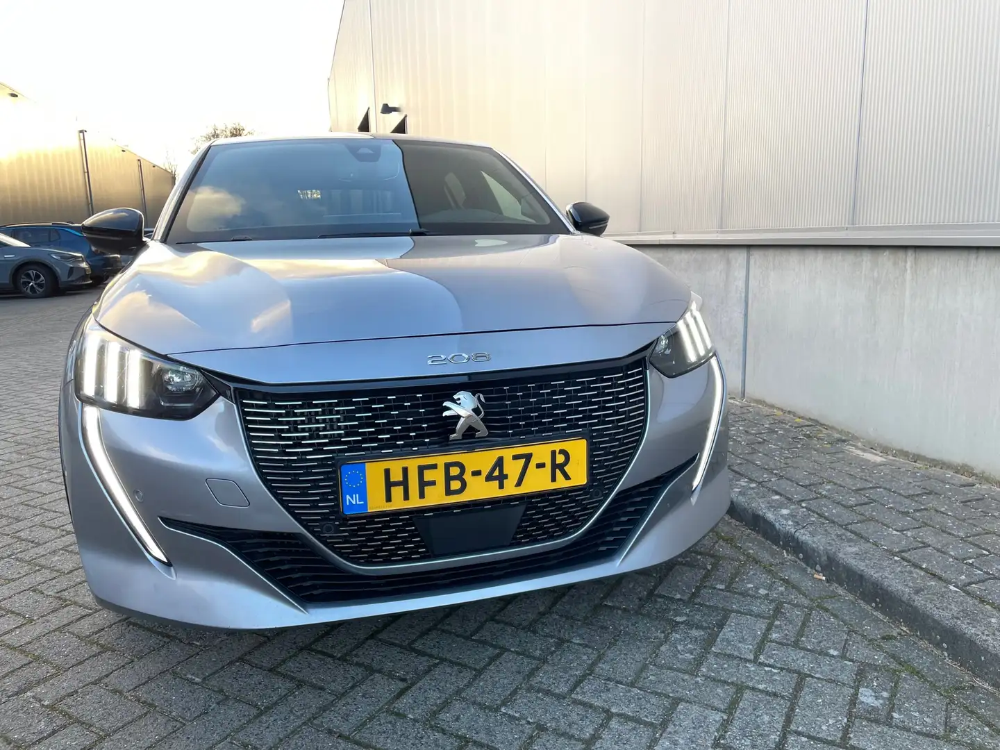 Peugeot 208 1.2 PureTech GT Pack / Camera / Navigatie Grijs - 2