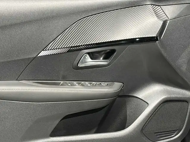 Peugeot 208 view 10