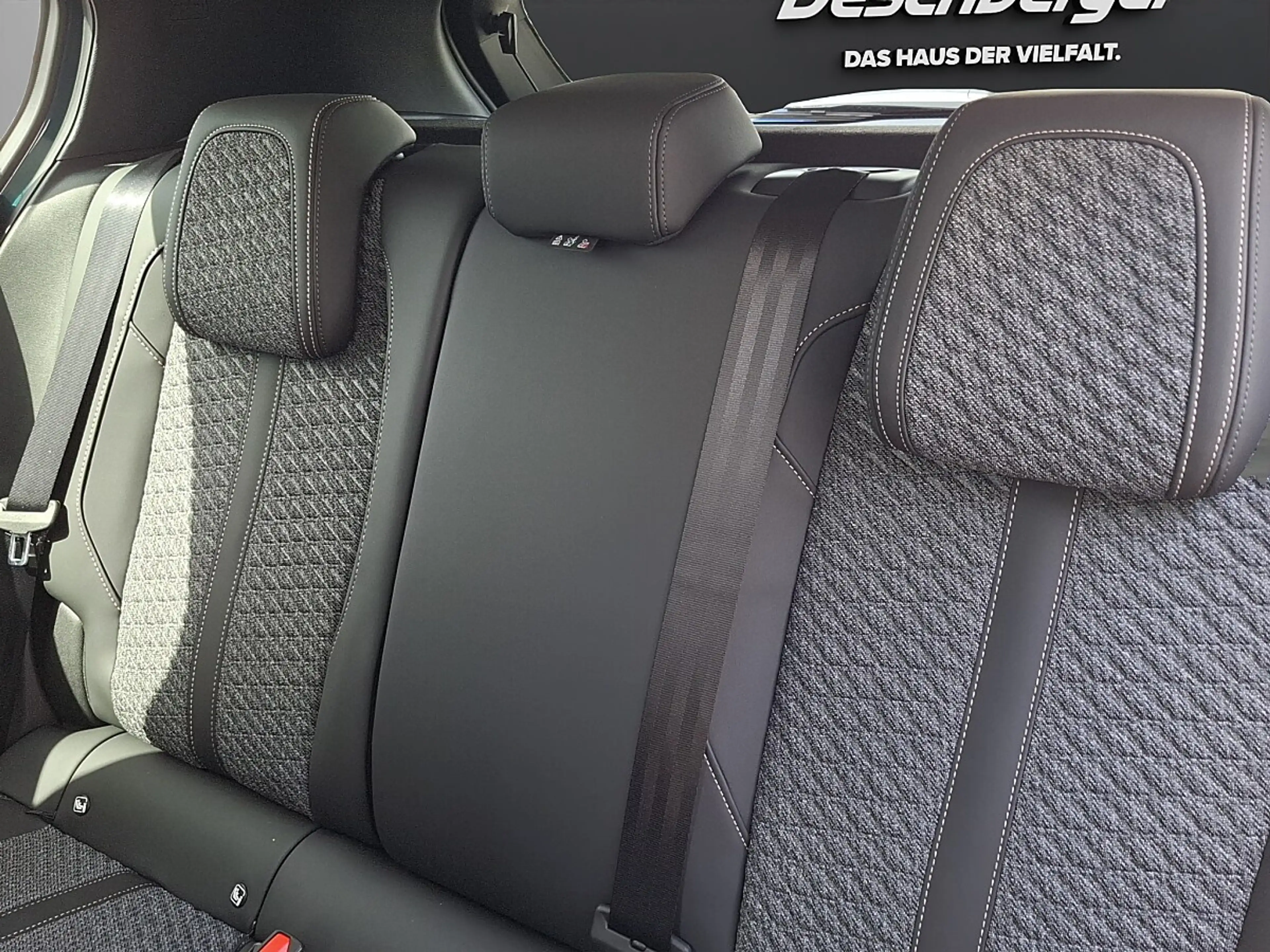 Peugeot 308 Hybrid 145 e-DSC6 Allure — photo 11