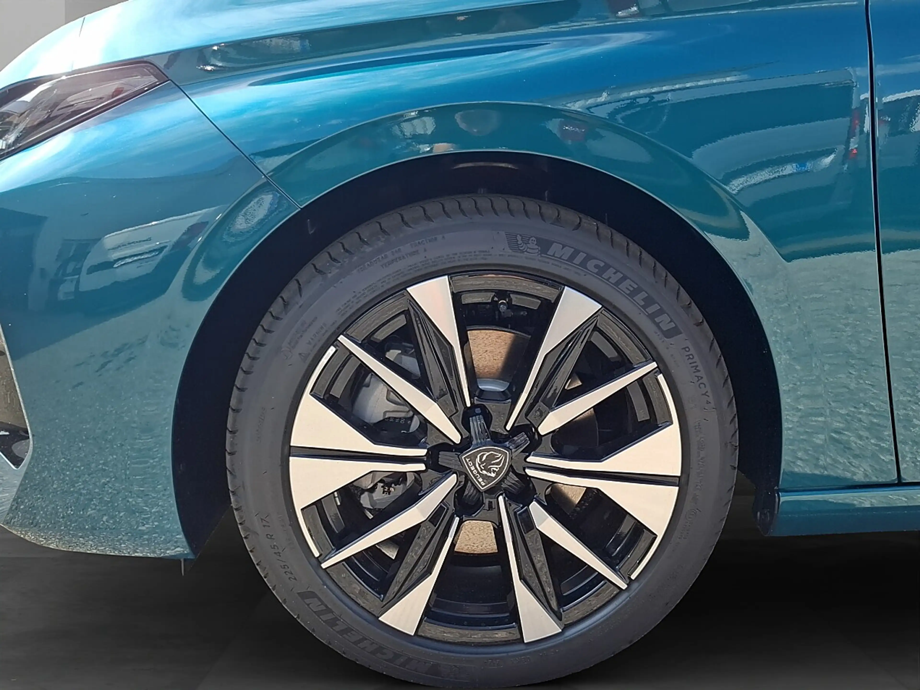 Peugeot 308 Hybrid 145 e-DSC6 Allure — photo 13