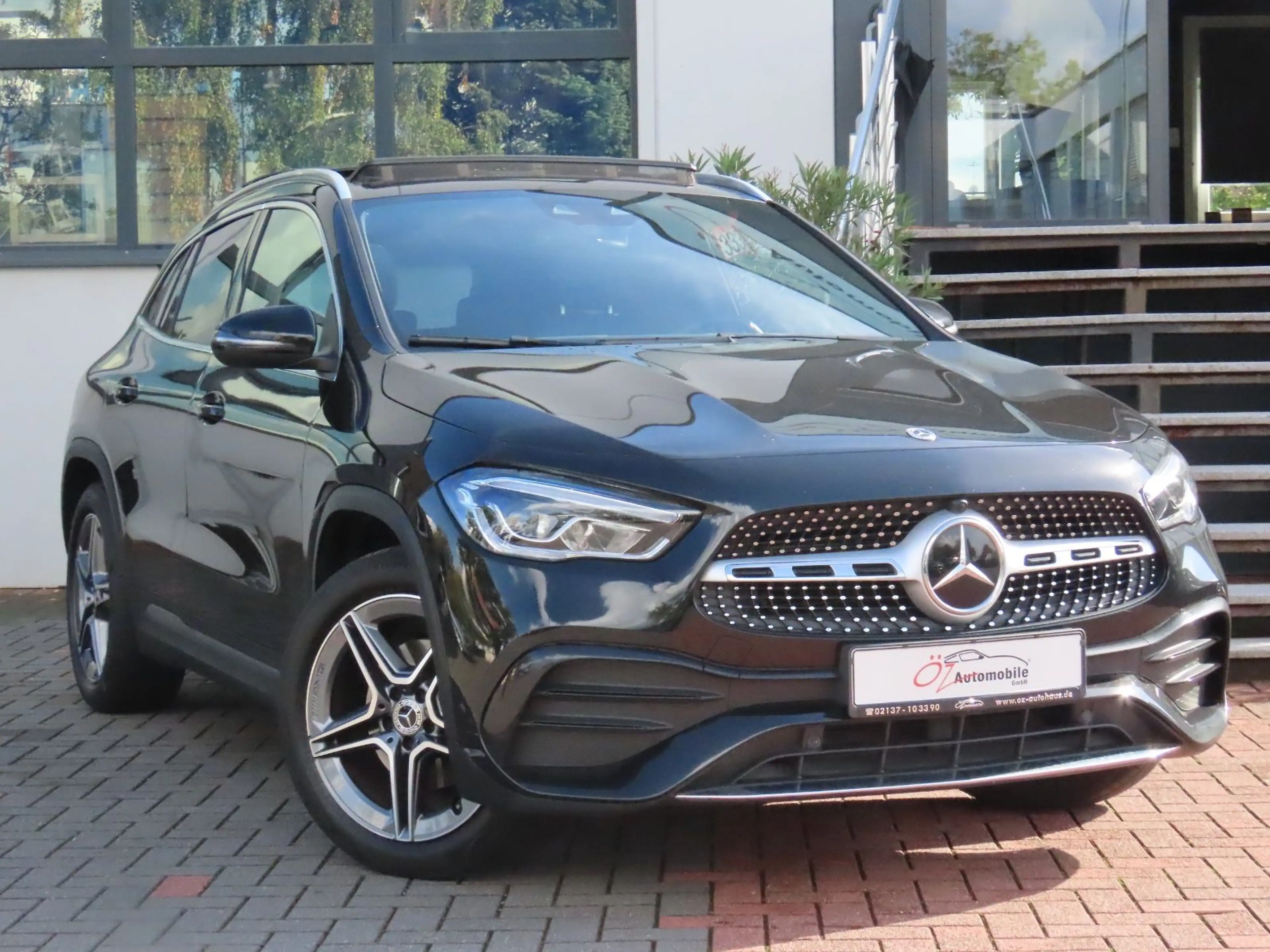 Mercedes-Benz GLA 200 Autom. Leder Sitzheiz. Klima Pano ACC