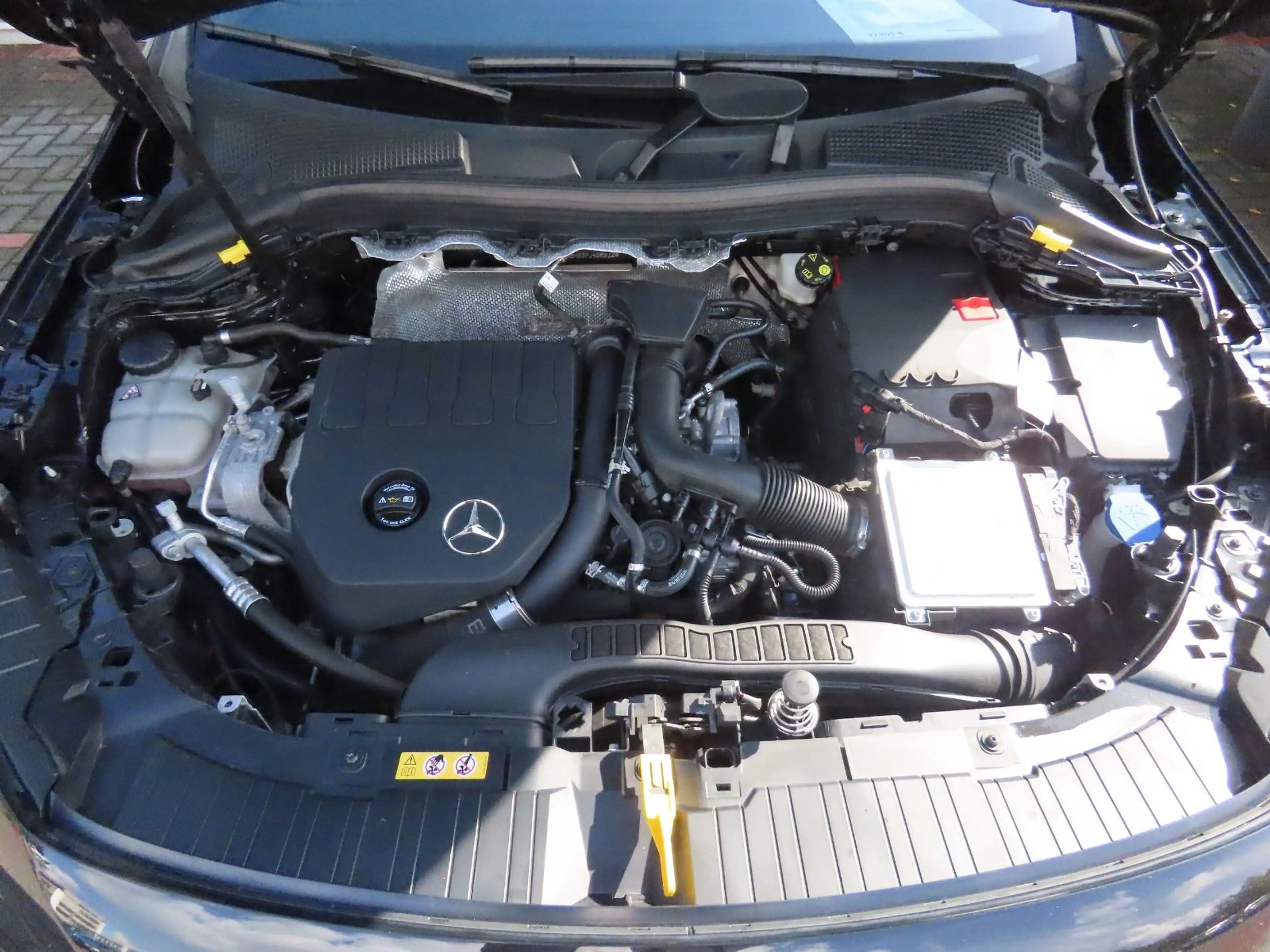 Mercedes-Benz GLA 200 Autom. Leder Sitzheiz. Klima Pano ACC — photo 3