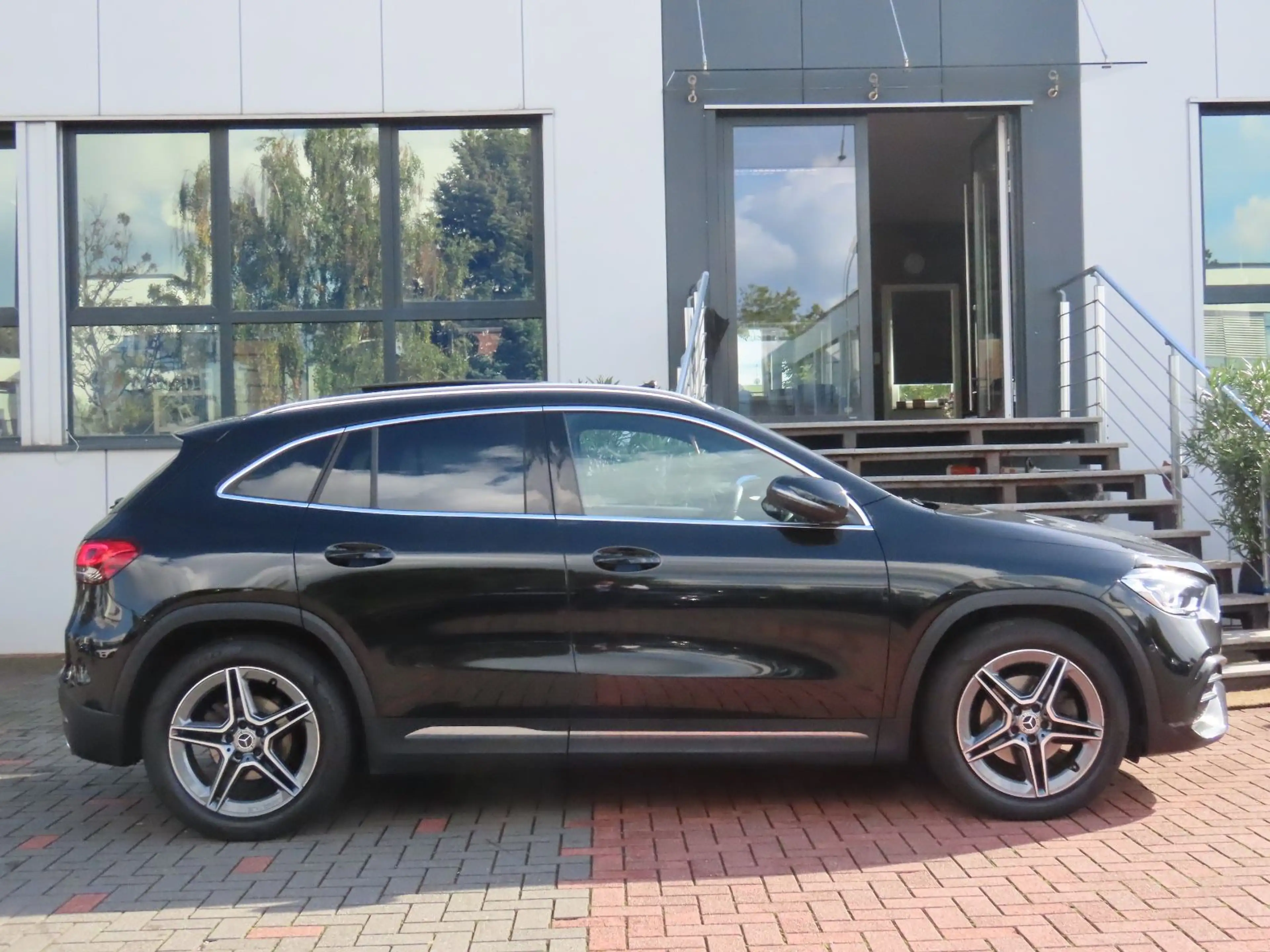 Mercedes-Benz GLA 200 Autom. Leder Sitzheiz. Klima Pano ACC — photo 12
