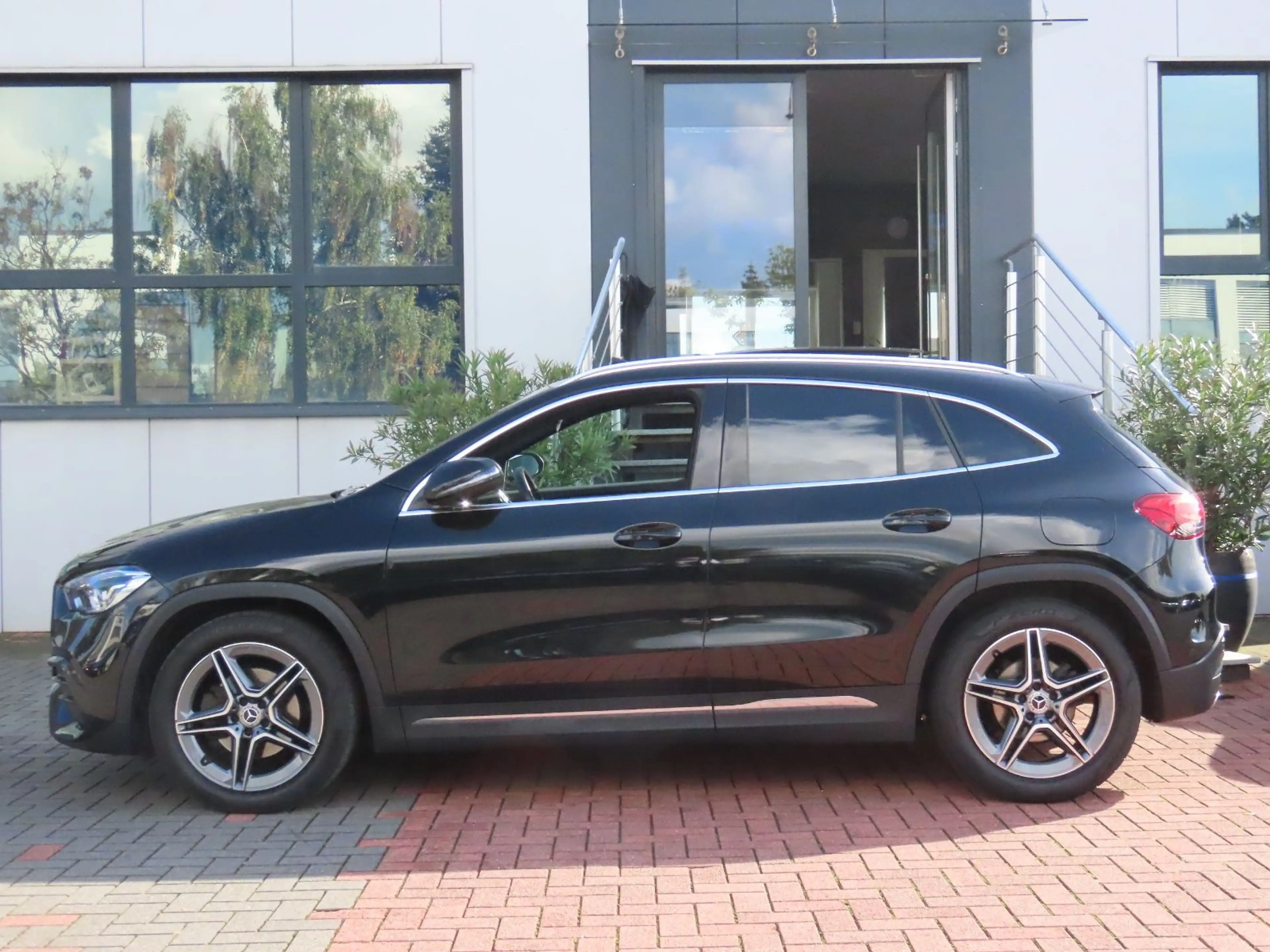 Mercedes-Benz GLA 200 Autom. Leder Sitzheiz. Klima Pano ACC — photo 13