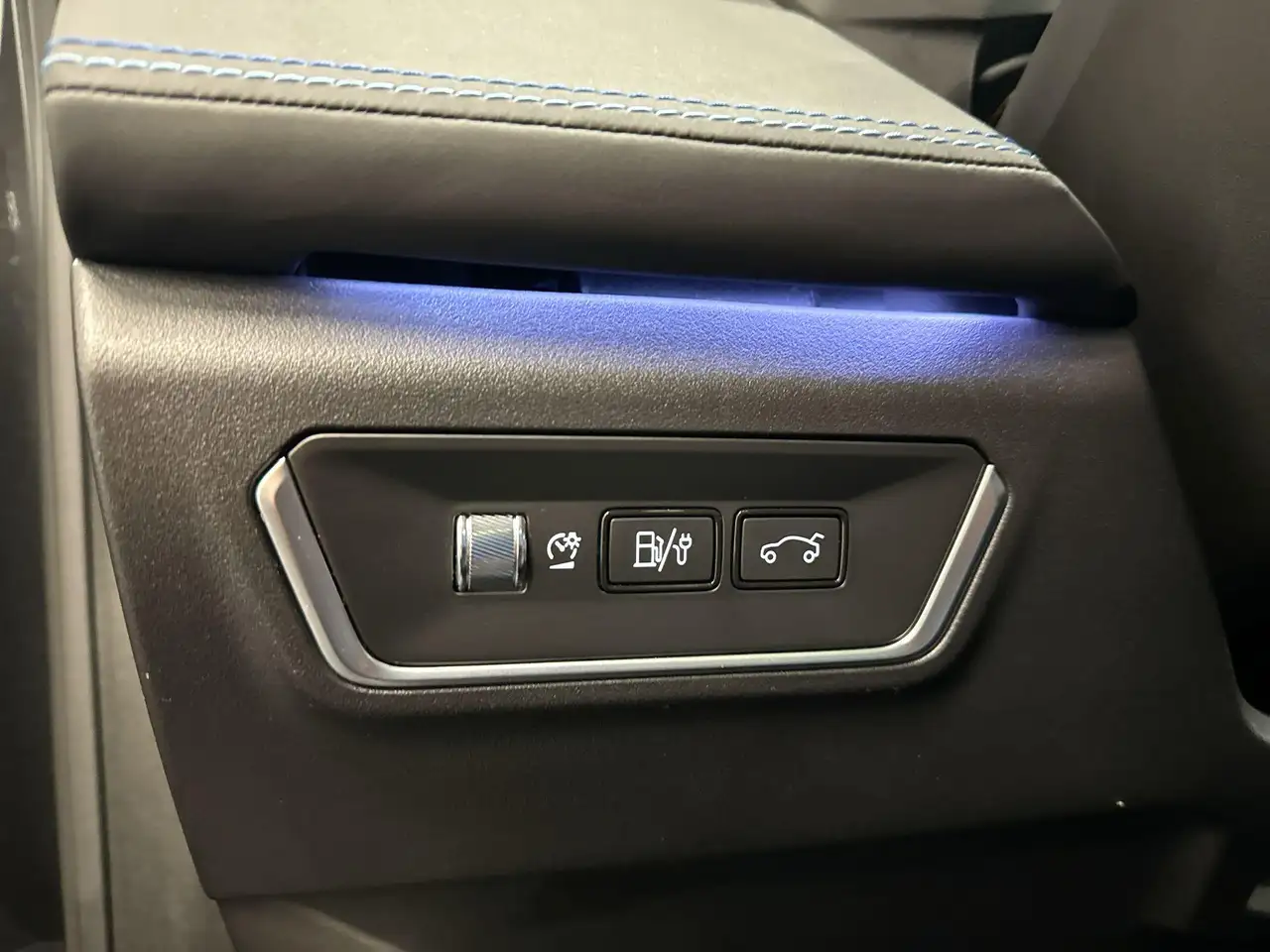Lynk & Co 01 1.5 PHEV MY23 6,6 KWH PANO ZWARTE HEMEL 360, миниатюра 25