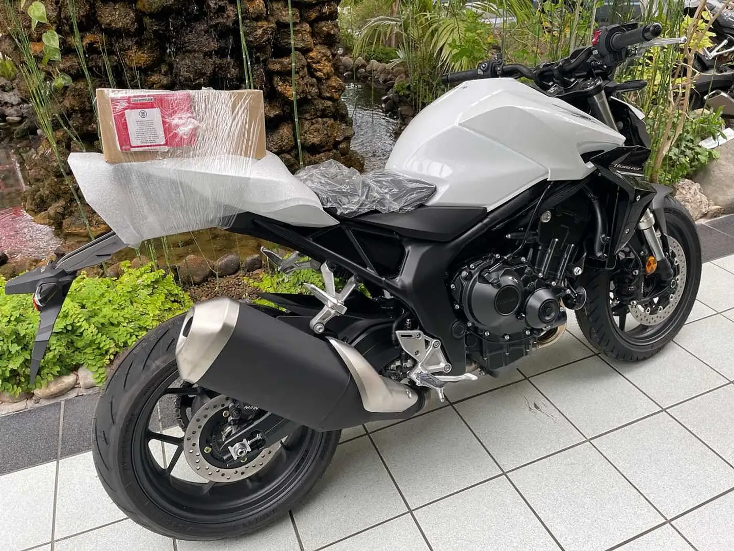 Honda CB 1000 Hornet 2025 SOFORT VERFÜGBAR Bianco - 2